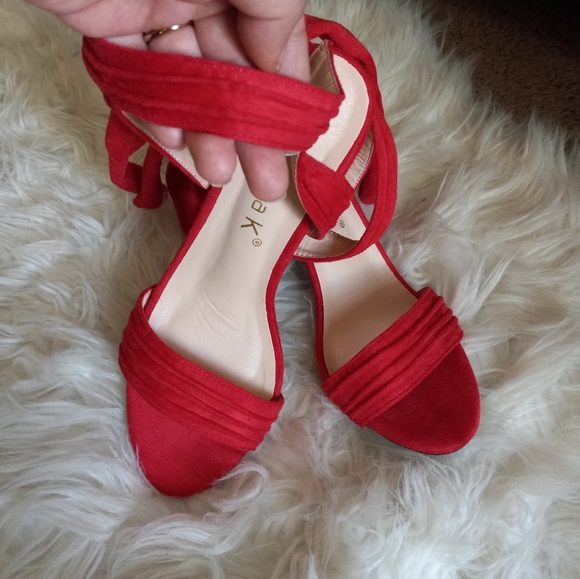 Allegra K SIZE 6.5 red suede block heels - Picture 3 of 6